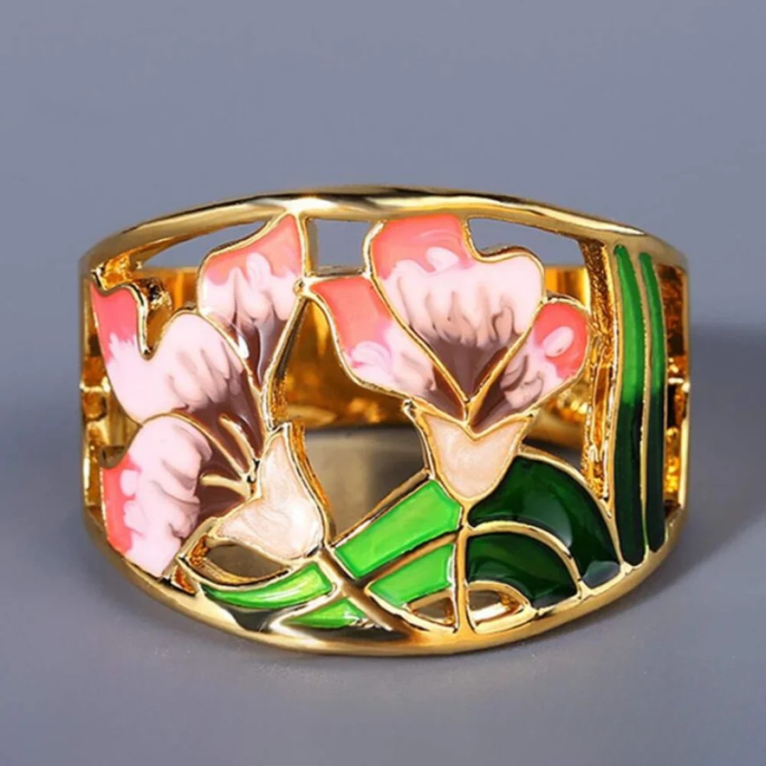 Vintage Floral Gold Enamel Ring - Timeless Charm