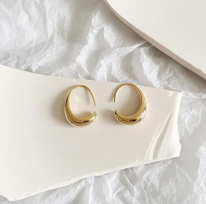 Stylish Gold Hoop Earrings for Everyday Elegance